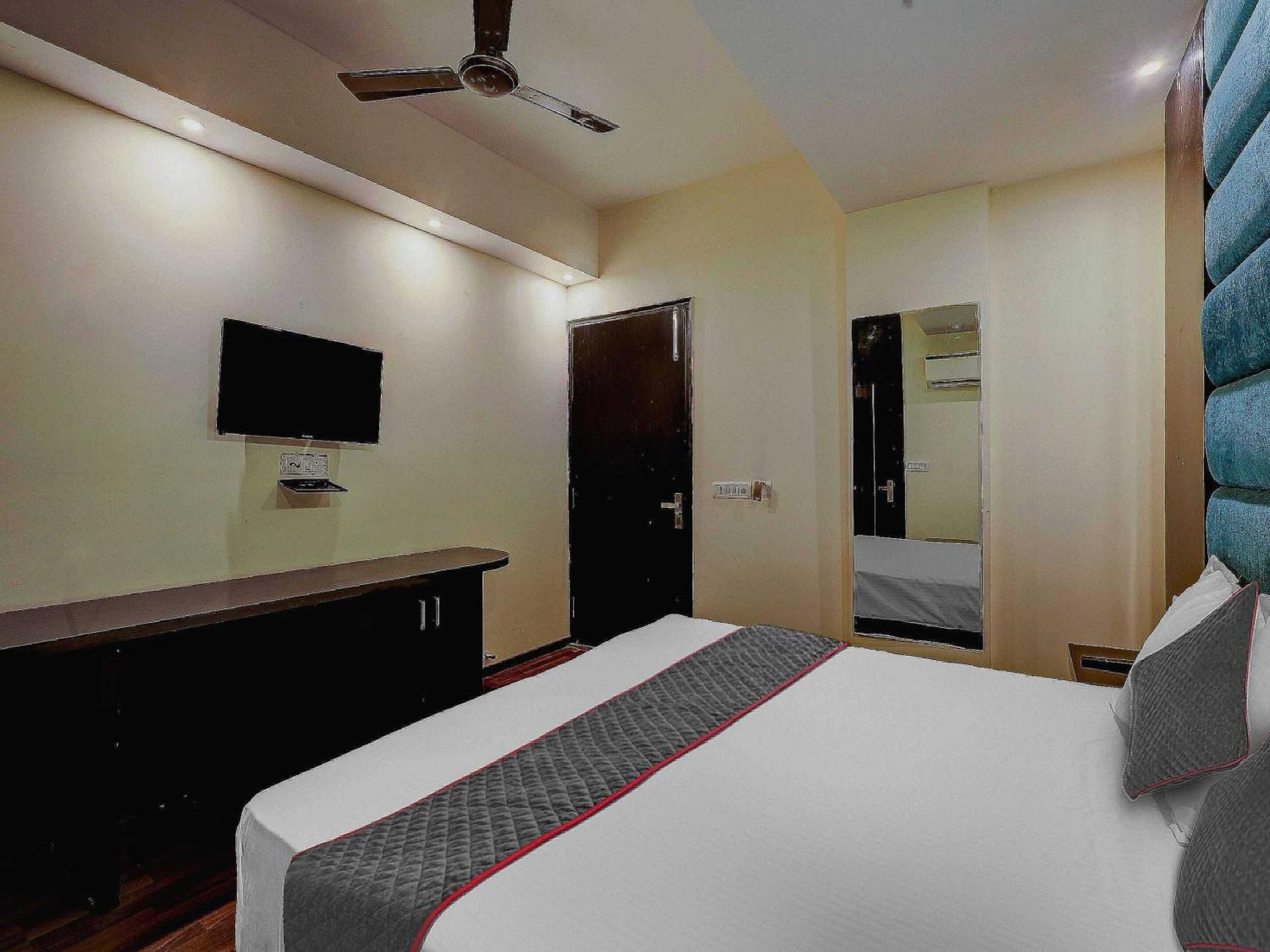 Townhouse Golden King Hotel Új-Delhi Kültér fotó