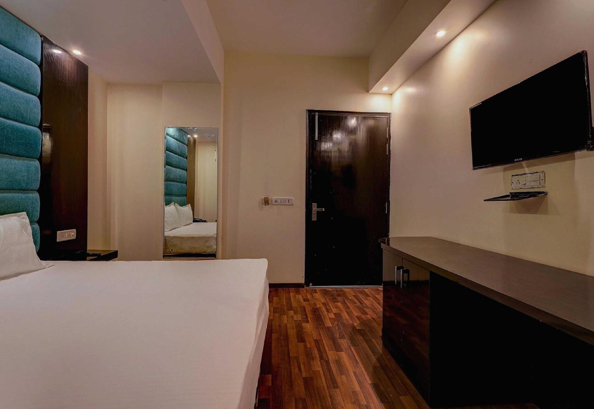 Townhouse Golden King Hotel Új-Delhi Kültér fotó